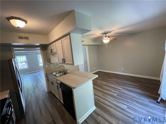911 Grayfox Cir, Richmond, VA 23223