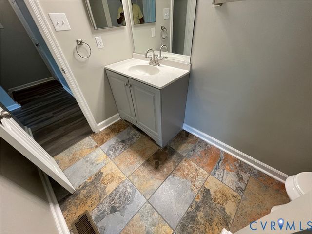 911 Grayfox Cir, Richmond, VA 23223
