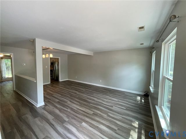911 Grayfox Cir, Richmond, VA 23223