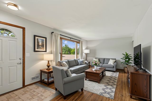 45 21st Avenue N, Hopkins, MN 55343