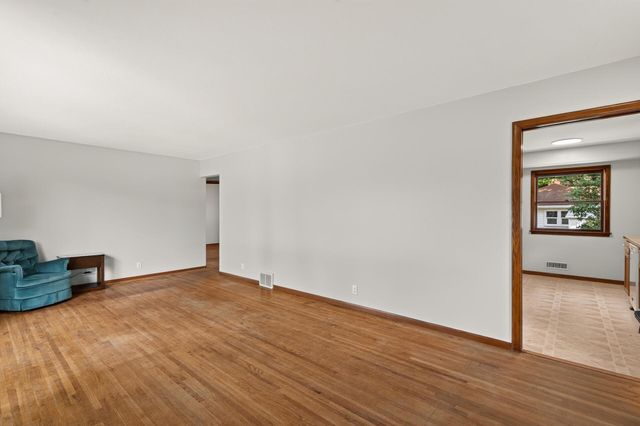 45 21st Avenue N, Hopkins, MN 55343