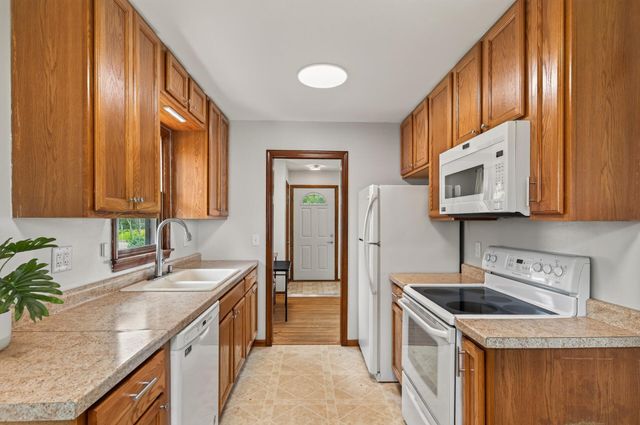 45 21st Avenue N, Hopkins, MN 55343