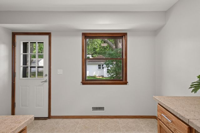 45 21st Avenue N, Hopkins, MN 55343