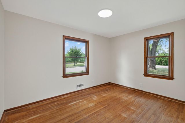 45 21st Avenue N, Hopkins, MN 55343