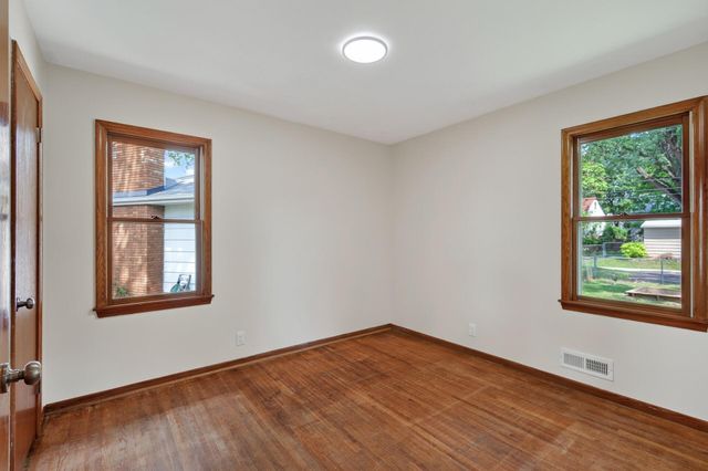 45 21st Avenue N, Hopkins, MN 55343