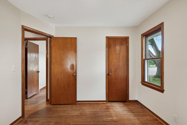 45 21st Avenue N, Hopkins, MN 55343