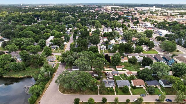 45 21st Avenue N, Hopkins, MN 55343