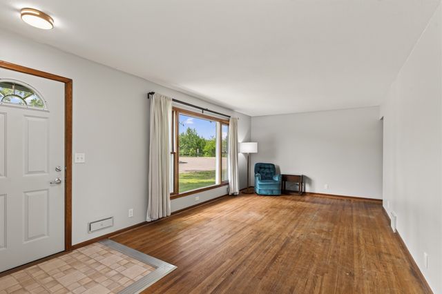 45 21st Avenue N, Hopkins, MN 55343