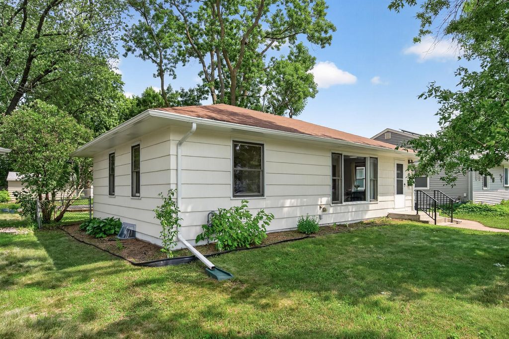 45 21st Avenue N, Hopkins, MN 55343