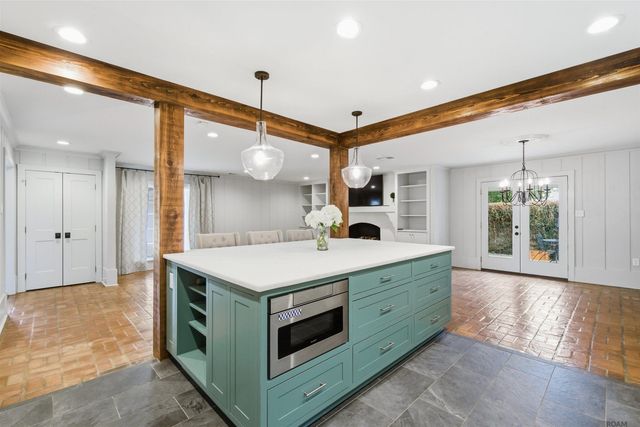 2424 Broussard St, Baton Rouge, LA 70808