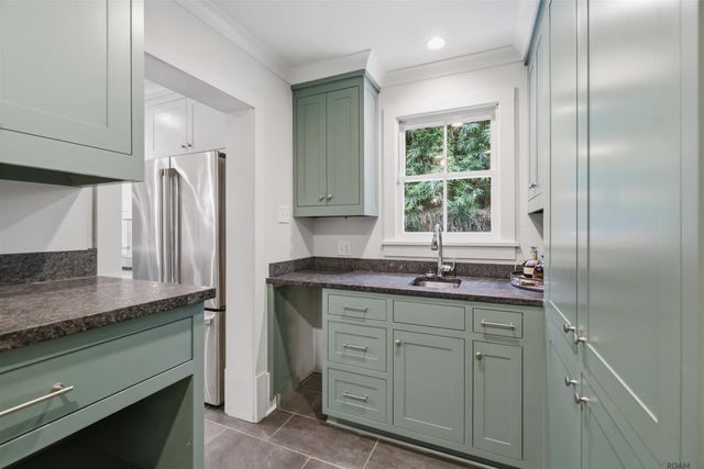 2424 Broussard St, Baton Rouge, LA 70808