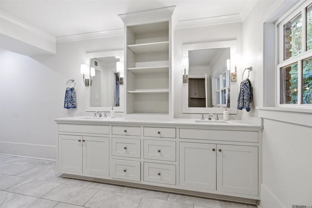 2424 Broussard St, Baton Rouge, LA 70808