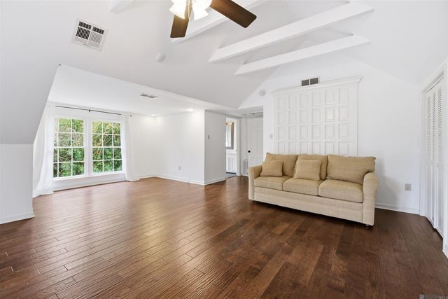 2424 Broussard St, Baton Rouge, LA 70808