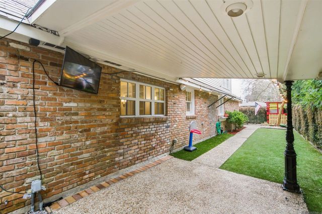 2424 Broussard St, Baton Rouge, LA 70808