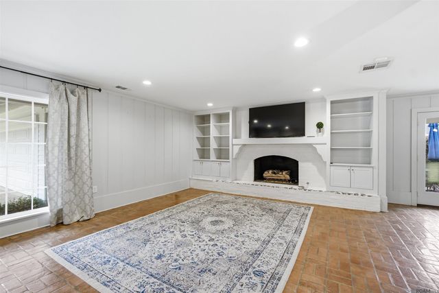 2424 Broussard St, Baton Rouge, LA 70808