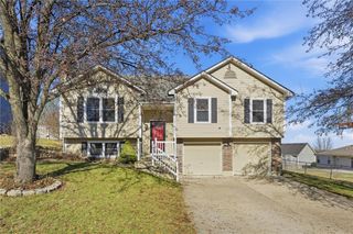 1214 SW Windcrest Court, Grain Valley, MO 64029