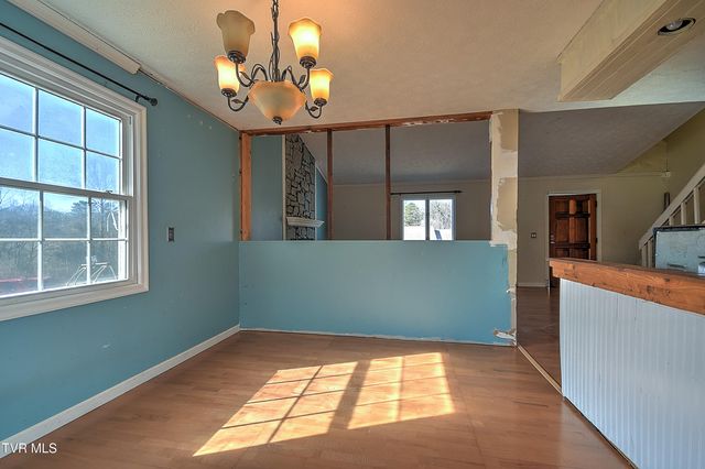 211 Sunny Hill Court, Fall Branch, TN 37656