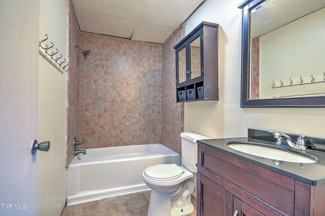 211 Sunny Hill Court, Fall Branch, TN 37656