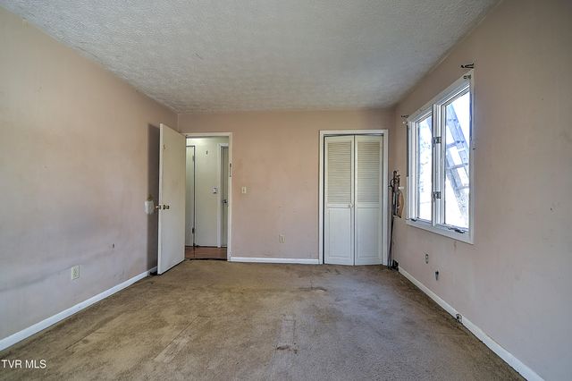 211 Sunny Hill Court, Fall Branch, TN 37656