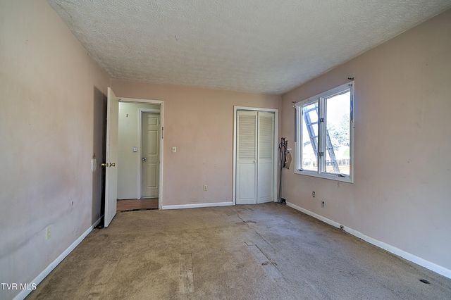 211 Sunny Hill Court, Fall Branch, TN 37656