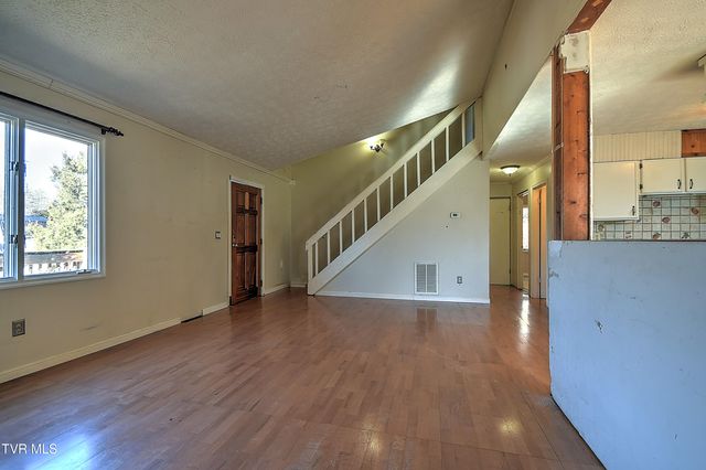 211 Sunny Hill Court, Fall Branch, TN 37656