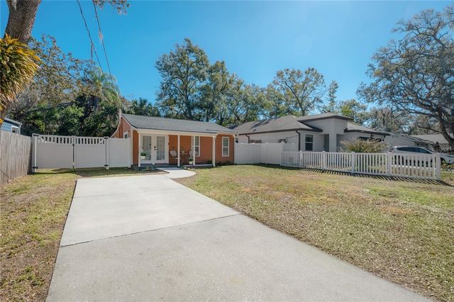 8907 N DEXTER AVENUE, Tampa, FL 33604
