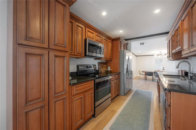 8907 N DEXTER AVENUE, Tampa, FL 33604