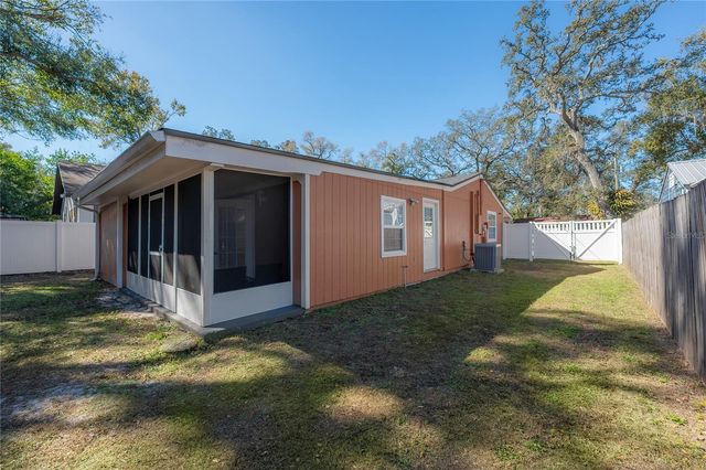 8907 N DEXTER AVENUE, Tampa, FL 33604