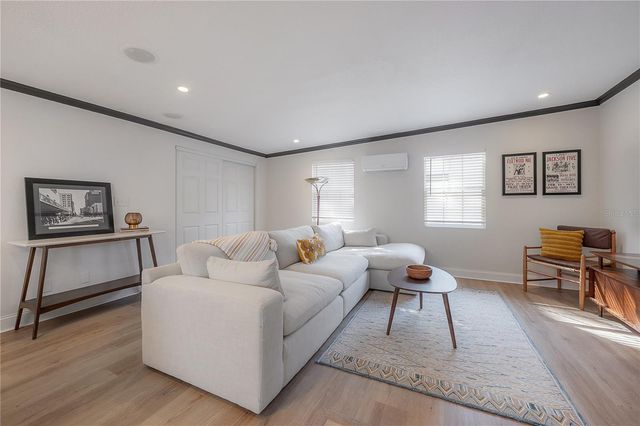 8907 N DEXTER AVENUE, Tampa, FL 33604