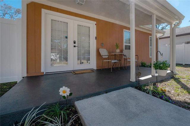 8907 N DEXTER AVENUE, Tampa, FL 33604