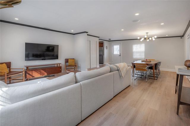 8907 N DEXTER AVENUE, Tampa, FL 33604