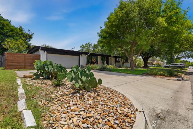 3817 Springbranch Drive, Benbrook, TX 76116