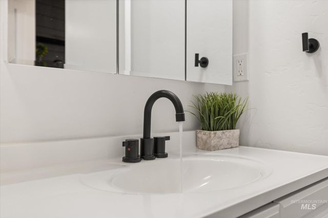 511 10th Ave N, Nampa, ID 83687