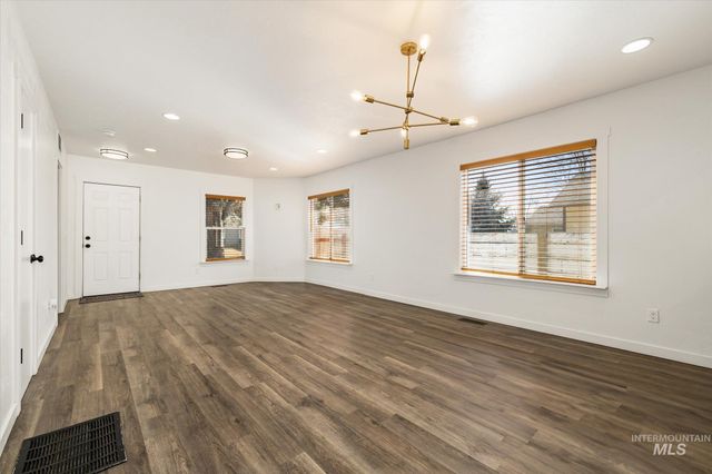 511 10th Ave N, Nampa, ID 83687