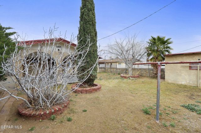 2704 MCKINLEY Avenue, El Paso, TX 79930