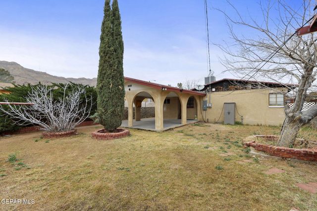 2704 MCKINLEY Avenue, El Paso, TX 79930