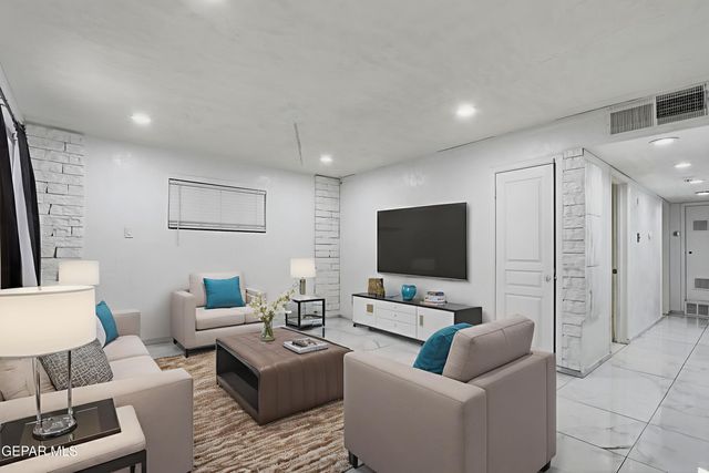 2704 MCKINLEY Avenue, El Paso, TX 79930