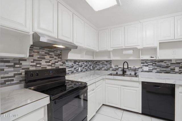 2704 MCKINLEY Avenue, El Paso, TX 79930