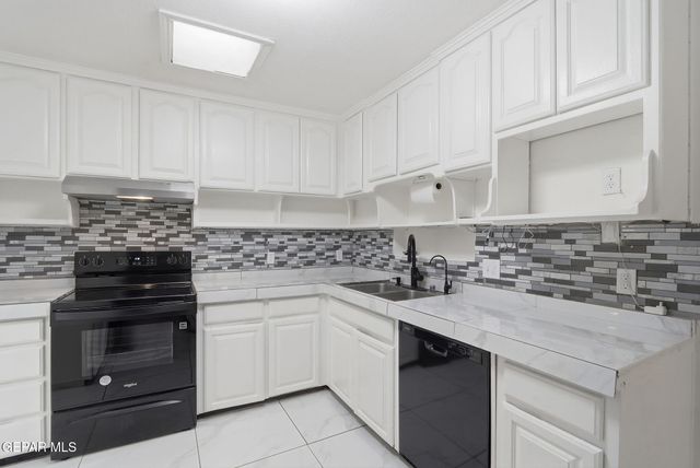 2704 MCKINLEY Avenue, El Paso, TX 79930