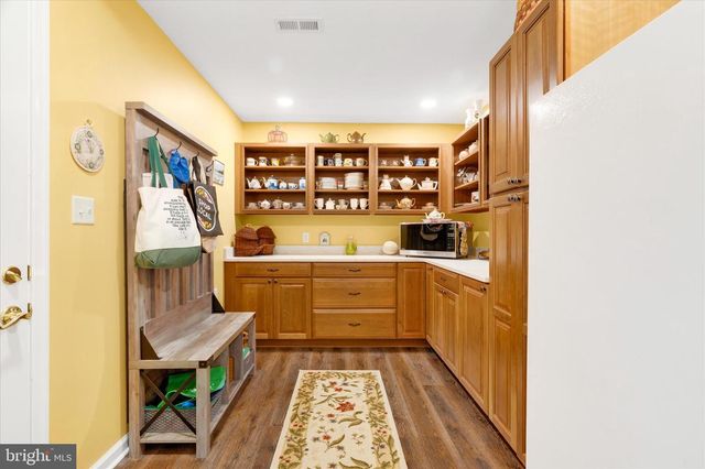 2 LOMBARDY DR, Middletown, MD 21769