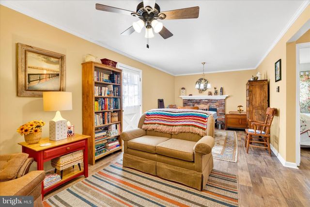 2 LOMBARDY DR, Middletown, MD 21769