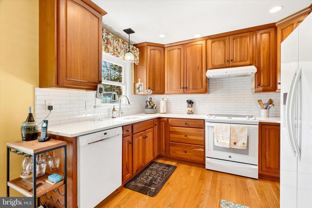 2 LOMBARDY DR, Middletown, MD 21769