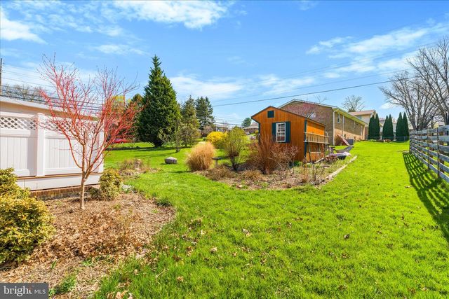 2 LOMBARDY DR, Middletown, MD 21769