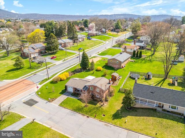 2 LOMBARDY DR, Middletown, MD 21769