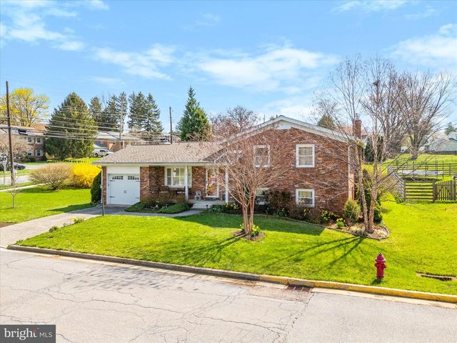 2 LOMBARDY DR, Middletown, MD 21769