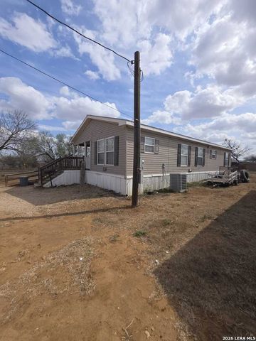 311 E Frio St, Dilley, TX 78017
