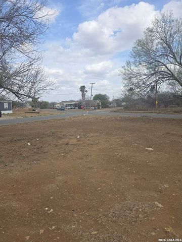 311 E Frio St, Dilley, TX 78017