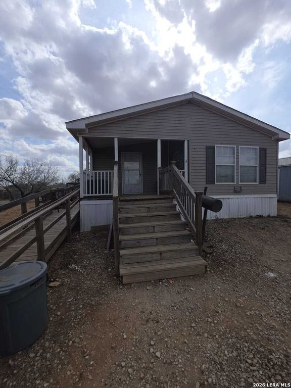 311 E Frio St, Dilley, TX 78017
