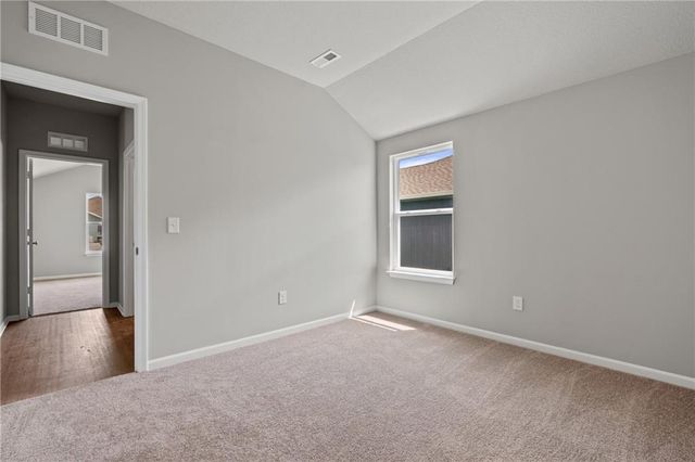 705 SW 6th Terrace, Oak Grove, MO 64075