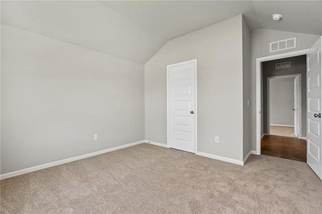 705 SW 6th Terrace, Oak Grove, MO 64075
